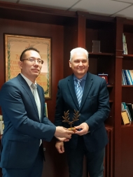 Αντιπροσωπεία Κινέζικου Πανεπιστημίου επισκέφθηκε τον Αντιπεριφερειάρχη Π.Ε. Αχαΐας Φωκίωνα Ζαΐμη