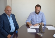 Υπεγράφη η σύμβαση για την επέκταση του Προσήνεμου Μώλου στο λιμάνι της Κυλλήνης
