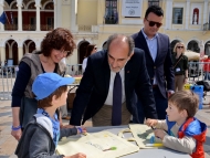 Τα παιδιά φώναξαν δυνατά «Κάνε κάτι δραστικό… κόψε πια το πλαστικό» για το Περιβάλλον - Μοίρασαν περισσότερες από 1.200 τσάντες από ανακυκλώσιμα υλικά